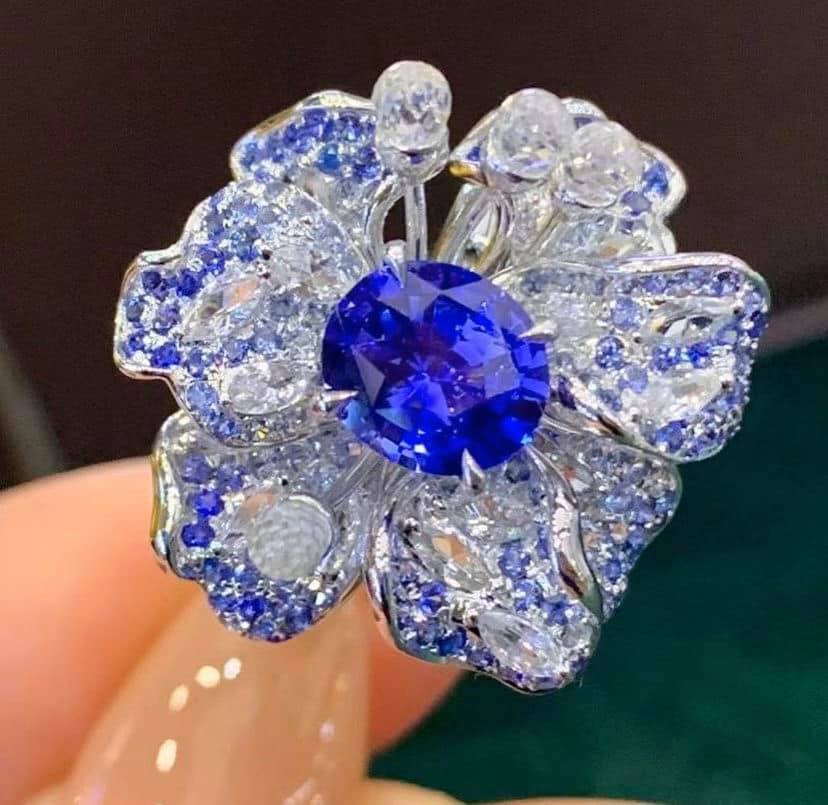 1.35ct Cornflower Blue Sapphire