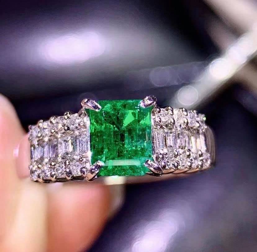 1.02ct COLUMBIA Vivid Green Emerald