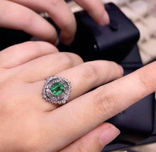 Load image into Gallery viewer, 1.35ct COLUMBIA Vivid Green Emerald

