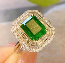 Load image into Gallery viewer, 2.5ct Vivid Green Emerald
