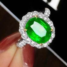 Load image into Gallery viewer, 2.7ct Vivid Green Emerald
