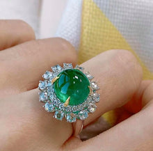 Load image into Gallery viewer, 6.1ct Vivid Green Emerald
