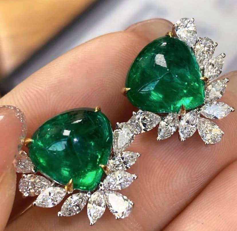 10.78ct Vivid Green Emerald