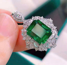 Load image into Gallery viewer, 5.69ct Vivid Green Emerald, INSIGNIFICANT Oil
