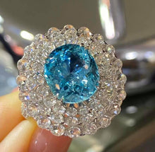 Load image into Gallery viewer, 3.9ct Neon Blue Paraiba
