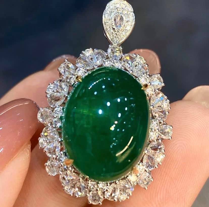 23.62ct Vivid Green Emerald