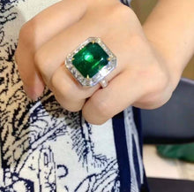 Load image into Gallery viewer, 7.92ct Vivid Green Emerald
