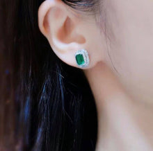 Load image into Gallery viewer, 1.9ct MUZO Green Emerald, INSIGNIFICANT OIL
