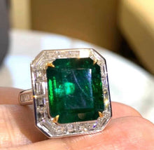 Load image into Gallery viewer, 7.92ct Vivid Green Emerald
