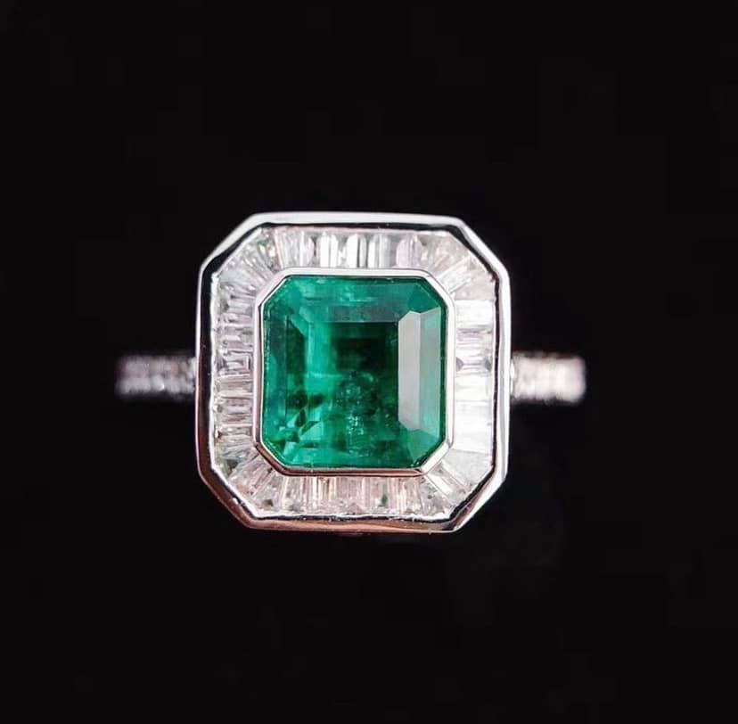 1.3ct Vivid Green Emerald