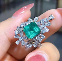 Load image into Gallery viewer, 2.7ct Vivid Green Emerald
