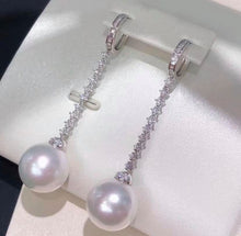 Load image into Gallery viewer, 13.6mm Aurora Australian White South Sea Pearl! Full Round, Almost Flawless! EXTREMELY THICK NACRE!!!!

