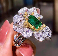 Load image into Gallery viewer, 3.7ct Vivid Green Emerald
