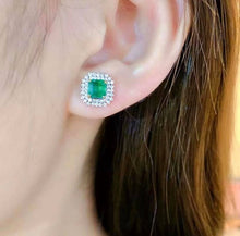 Load image into Gallery viewer, 1.6ct Vivid Green Emerald

