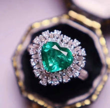 Load image into Gallery viewer, 2ct RARE HEART Vivid Green Emerald (9*8.6)
