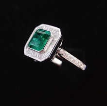 Load image into Gallery viewer, 1.3ct Vivid Green Emerald
