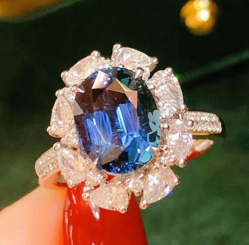 3.835ct Peacock Blue Sapphire