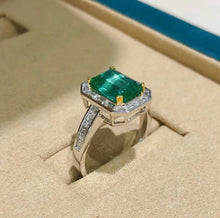 Load image into Gallery viewer, 2.13ct BRAZIL Vivid Green Emerald, INSIGNIFICANT OIL, GLASSY PIECE!!!!
