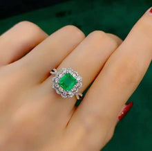 Load image into Gallery viewer, 1.15ct COLUMBIA Vivid Green Emerald
