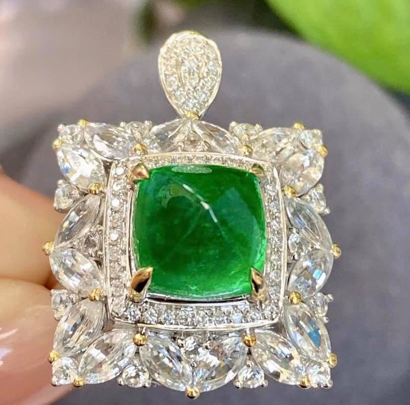 4.5ct Vivid Green Emerald