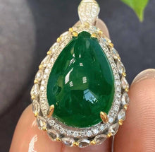 Load image into Gallery viewer, 11.9ct Vivid Green emerald
