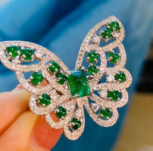 Load image into Gallery viewer, 3.88ct Vivid Green Emerald
