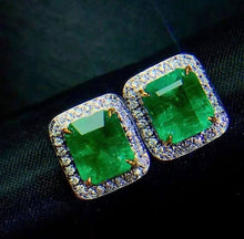 Load image into Gallery viewer, 3.8ct Vivid Green Emerald
