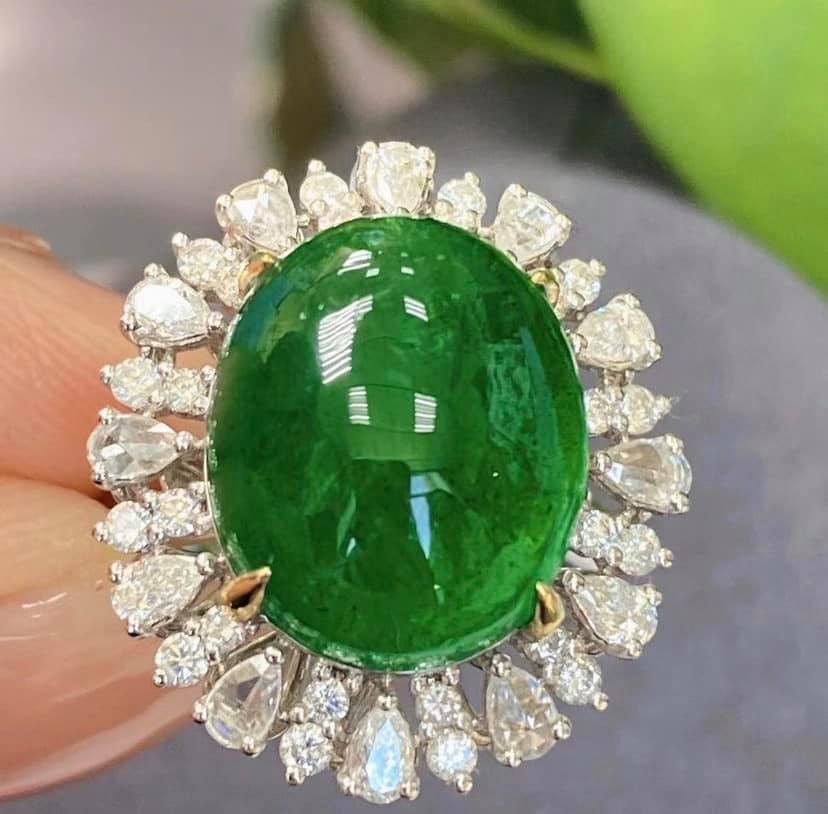 11.42ct Vivid Green Emerald