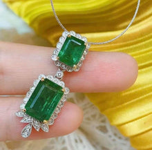 Load image into Gallery viewer, 4.5ct Vivid Green Emerald
