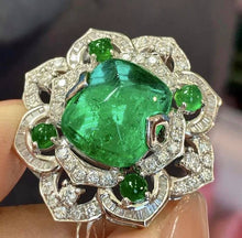 Load image into Gallery viewer, 5.13ct Columbia Vivid Green Emerald
