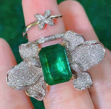 Load image into Gallery viewer, 7.15ct Vivid Green Emerald
