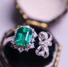 Load image into Gallery viewer, 1.8ct Vivid Green Emerald, INSIGNIFICANT OIL
