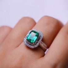 Load image into Gallery viewer, 2.3ct Vivid Green Emerald, INSIGNIFICANT OIL!!
