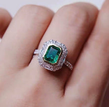 Load image into Gallery viewer, 1.3ct Vivid Green Emerald, INSIGNIFICANT Oil
