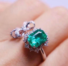 Load image into Gallery viewer, 1.8ct Vivid Green Emerald, INSIGNIFICANT OIL
