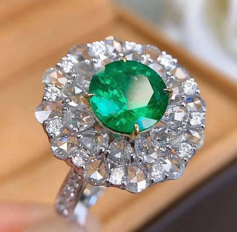 1.75 Vivid Green Emerald