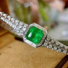 Load image into Gallery viewer, 4.01ct Vivid Green Emerald
