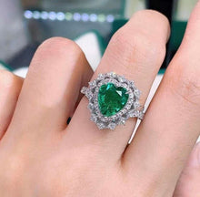 Load image into Gallery viewer, 2.8ct Vivid Green Emerald, Glassy look!

