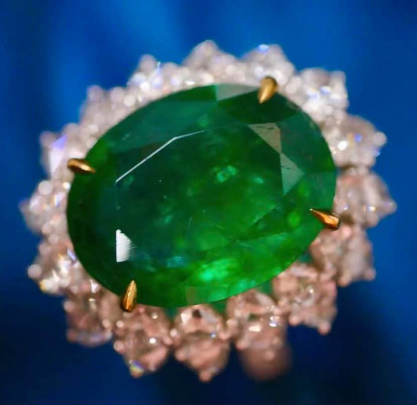 7.23ct Vivid Green Emerald