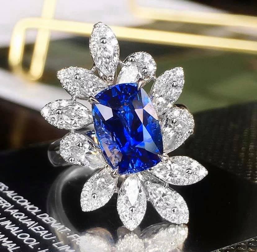 4.09ct Cornflower Blue Sapphire
