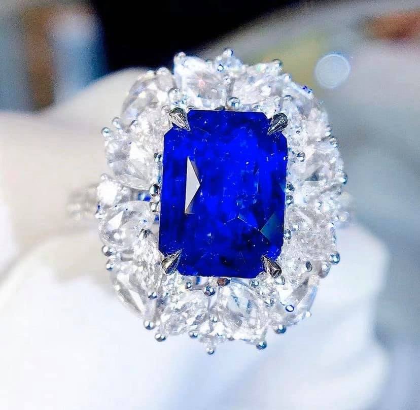 3.52ct Unheated Royal Blue Sapphire