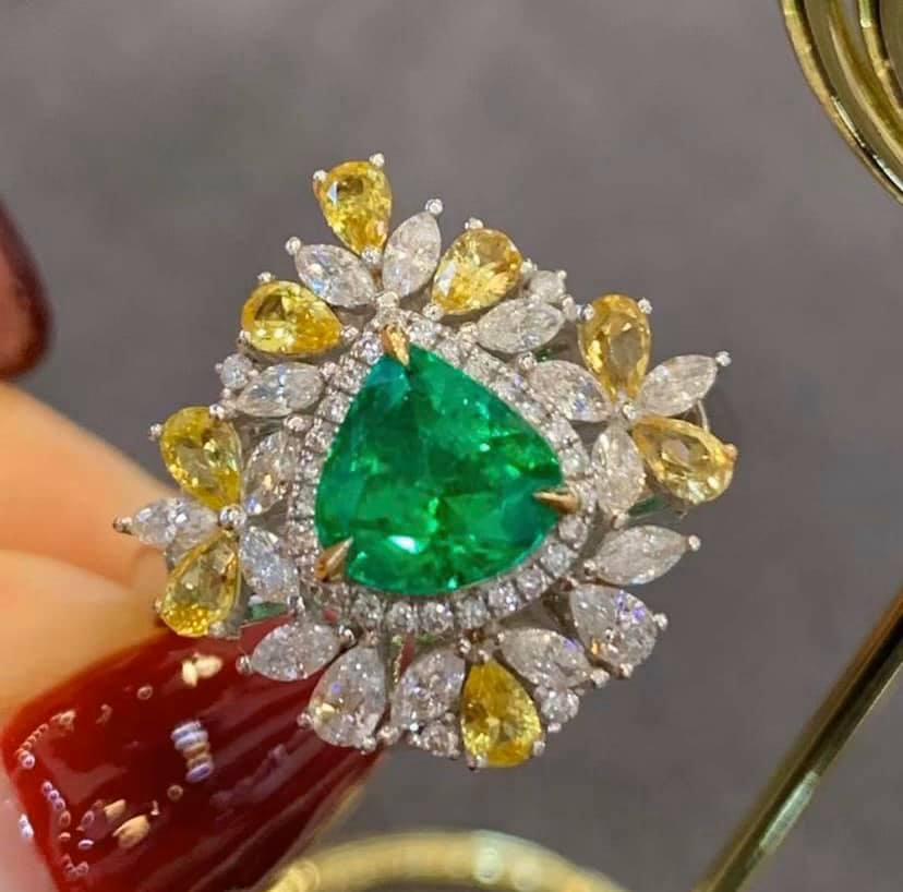 1.05ct Vivid Green Emerald