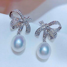 Load image into Gallery viewer, 10-11mm Aurora South Sea Pearl!!!! Excellent Luster, almost flawless!
