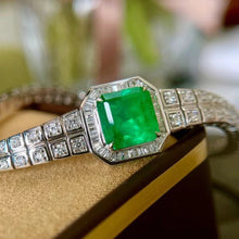 Load image into Gallery viewer, 4.01ct Vivid Green Emerald
