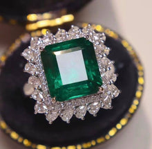Load image into Gallery viewer, 6ct Vivid Green Emerald
