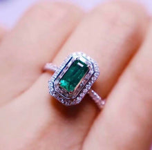 Load image into Gallery viewer, 1.1ct Vivid Green Emerald, Glassy piece! (8*3.9)
