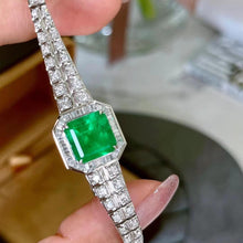 Load image into Gallery viewer, 4.01ct Vivid Green Emerald
