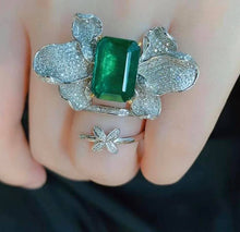 Load image into Gallery viewer, 7.15ct Vivid Green Emerald
