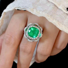 Load image into Gallery viewer, 4.65ct COLOMBIA Vivid Green Emerald
