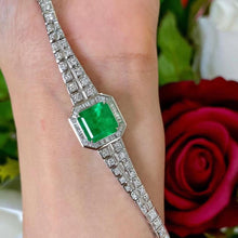 Load image into Gallery viewer, 4.01ct Vivid Green Emerald
